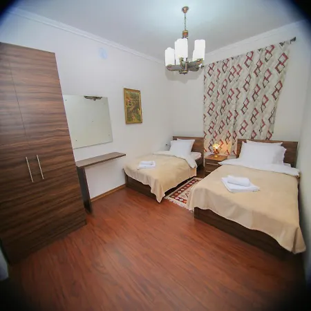 The Twins' House - Binjaket Casa de hóspedes 3*